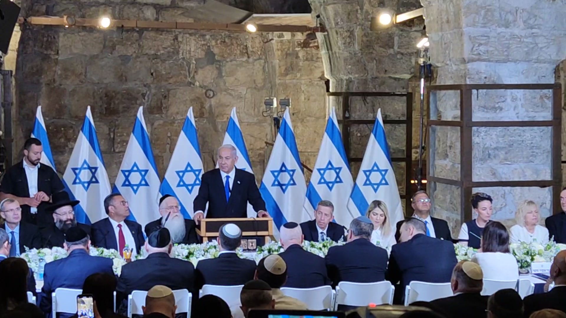 נתניהו: נשווה בין ילד חרדי וחילוני, גנץ: השווה גם ליבה