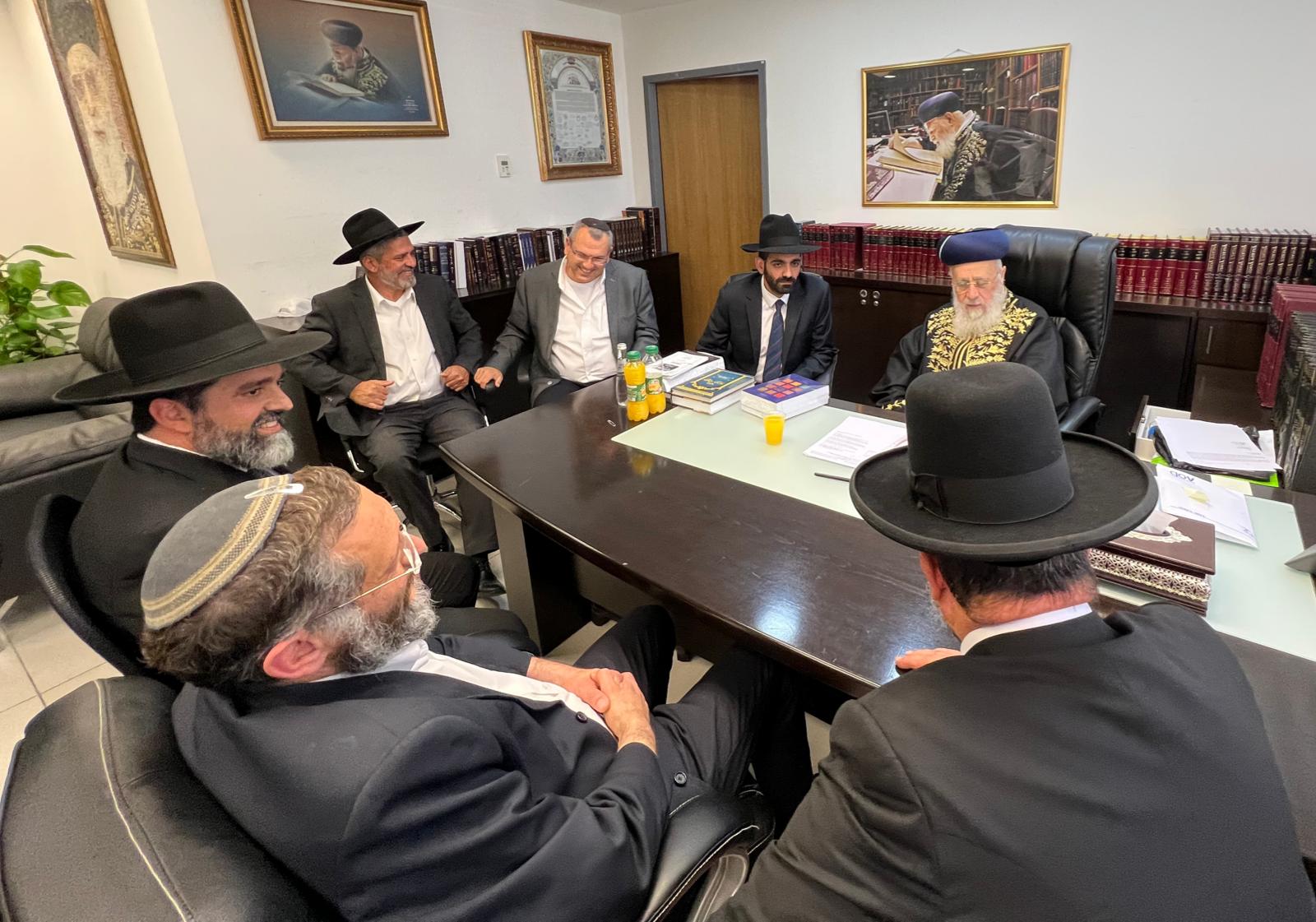 הרב יצחק יוסף לרבנים החדשים: "תתירו כל מה שאתם יכולים"