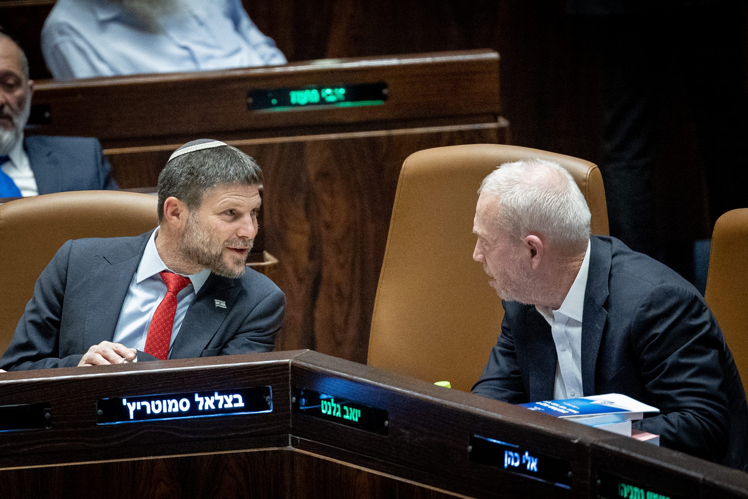 גלנט נגד סמוטריץ: "הרעיון שלו מסוכן ולא אחראי"