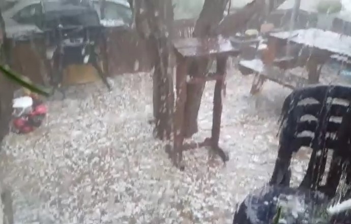 מזג האוויר השתגע: ברד כבד יורד בבקעת הירדן. צפו