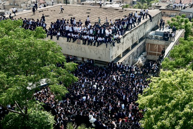 גלריה: מאות אלפים ליוו את הרב אדלשטיין זצ"ל