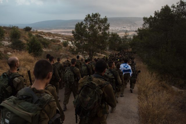 ביבשה באוויר ובים: גלריית תמונת לרגל 75 שנה לצה"ל