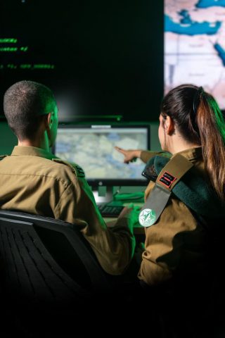ביבשה באוויר ובים: גלריית תמונת לרגל 75 שנה לצה"ל