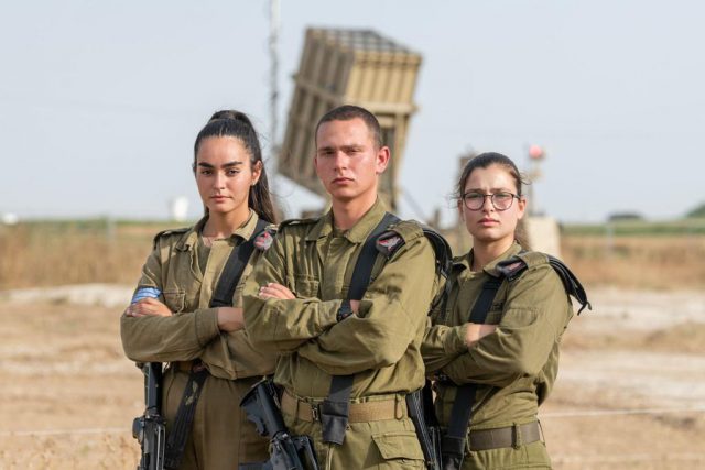 ביבשה באוויר ובים: גלריית תמונת לרגל 75 שנה לצה"ל
