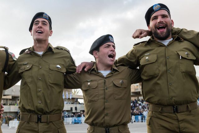 ביבשה באוויר ובים: גלריית תמונת לרגל 75 שנה לצה"ל