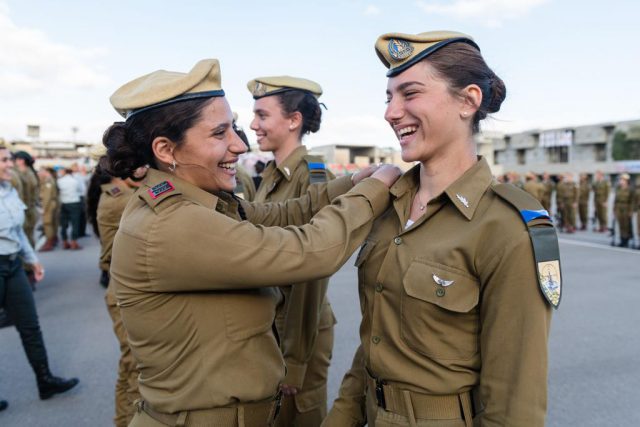 ביבשה באוויר ובים: גלריית תמונת לרגל 75 שנה לצה"ל