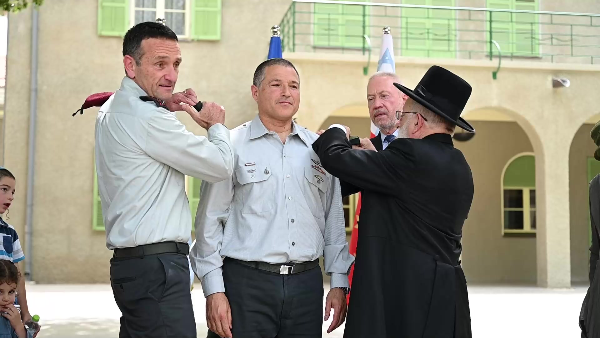 שר הביטחון בטקס הענקת דרגות אלוף