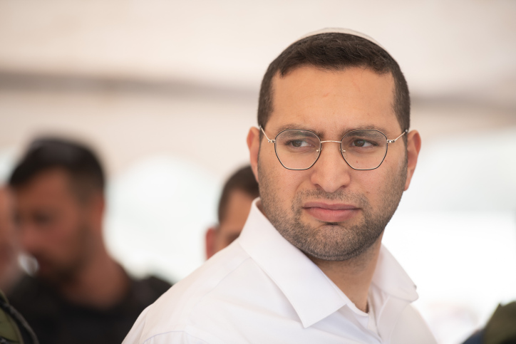 "מתפלל עליך כל יום": כך השיב השר לעופר כסיף