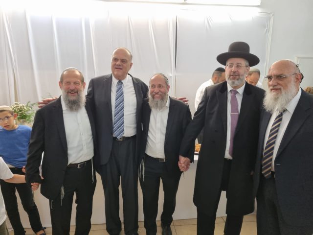 מרגש: ספר תורה חדש לישיבת מעלה אליהו בת"א