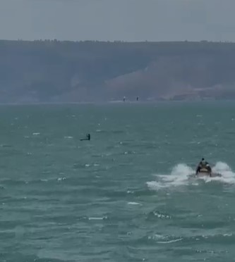 צפו: שתי צעירות נסחפו בכנרת ולא מצליחות לחזור לחוף