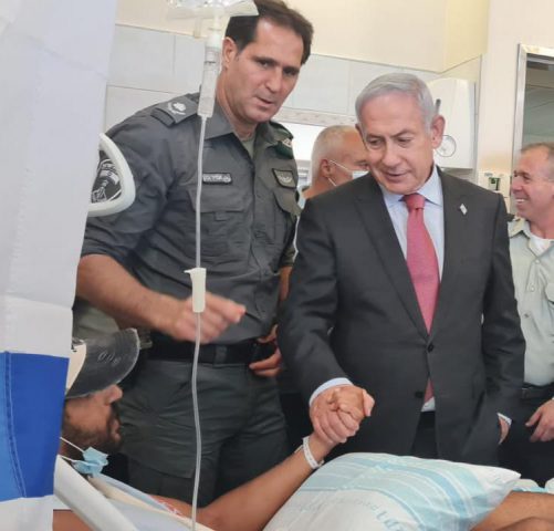 נתניהו בבית החולים (ללא קרדיט)