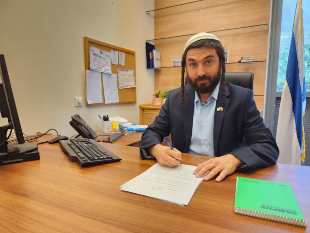 חבר הכנסת צבי סוכות