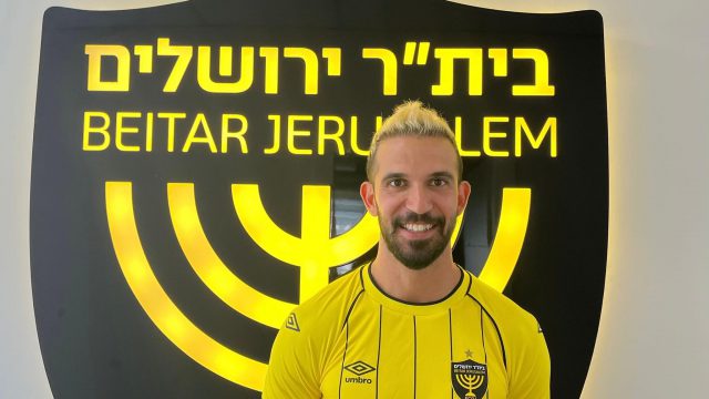 דגני לאחר החתימה