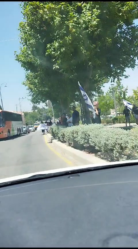 נוער בית אל עם דגלי ישראל