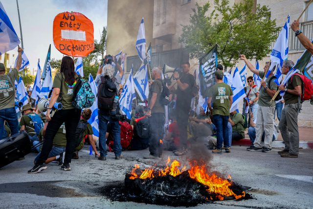 הפגנה בבית שר המשפטים Photo by Jonathan Shaul/Flash90