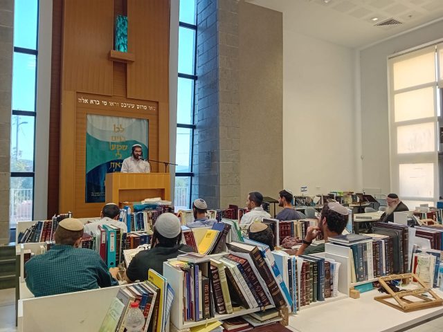 שני בני משפחה של ראשי הישיבות סיימו את הש"ס | צפו