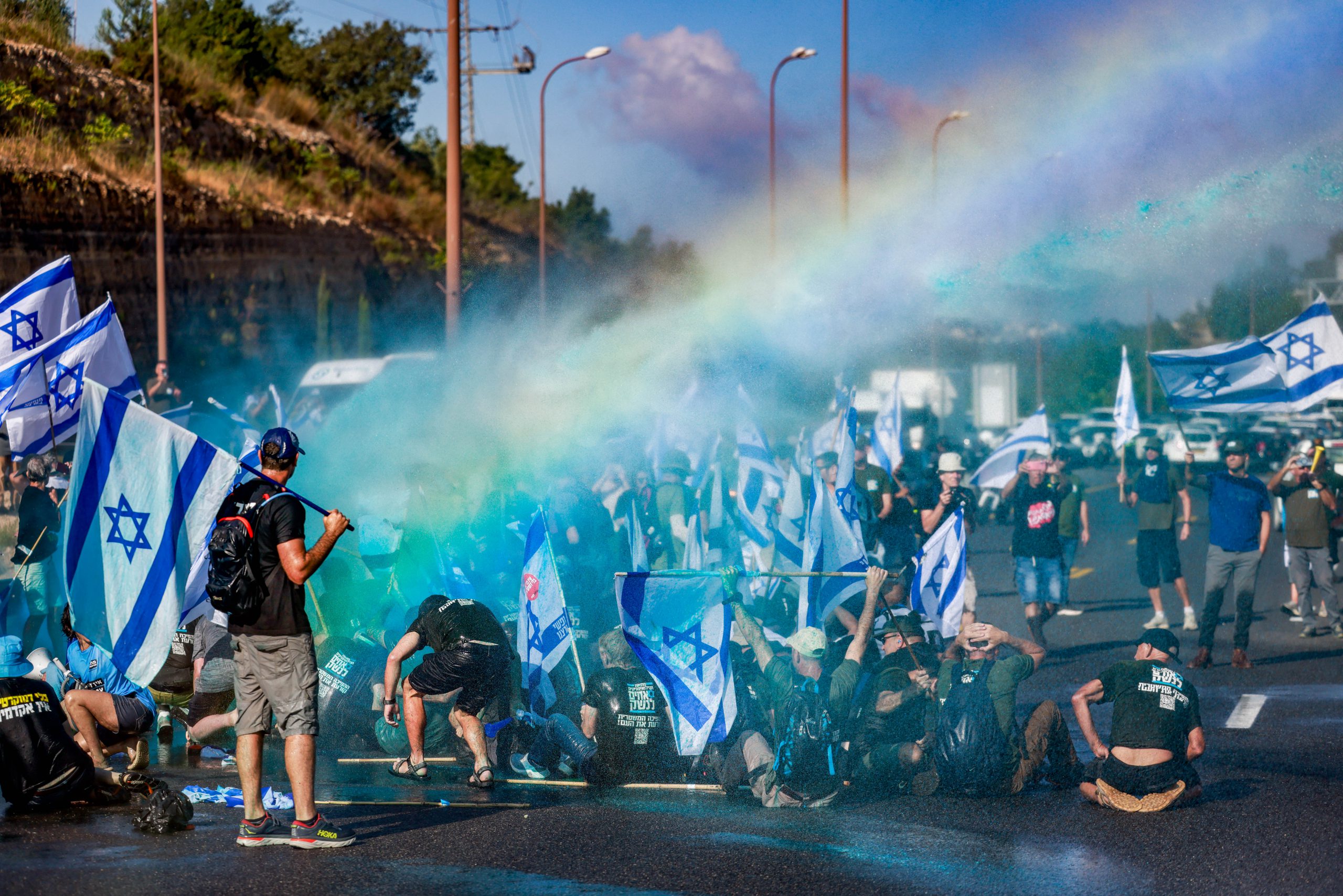 יום האנרכיה: המפגינים זורמים לרחוב קפלן
