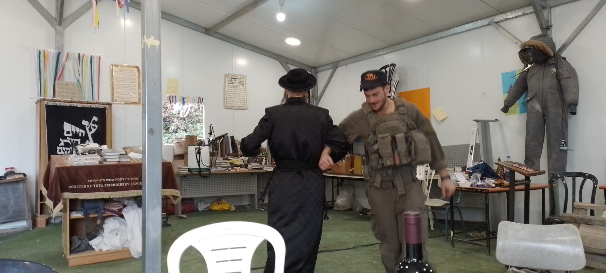מרגש: החייל שנפל בג'נין רוקד בפורים בחומש. צפו