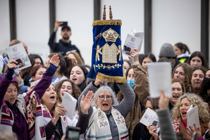 בתו של הרב והזמר החסידי מצטרפת לנשות הכותל