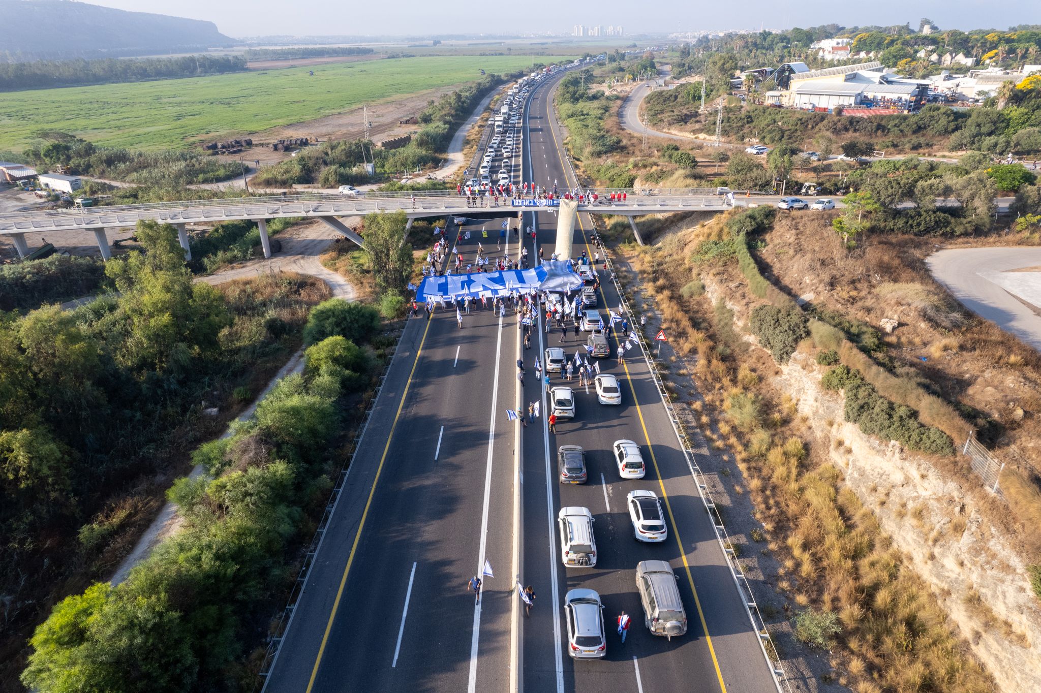 חסימת כביש החוף במעגן מיכאל