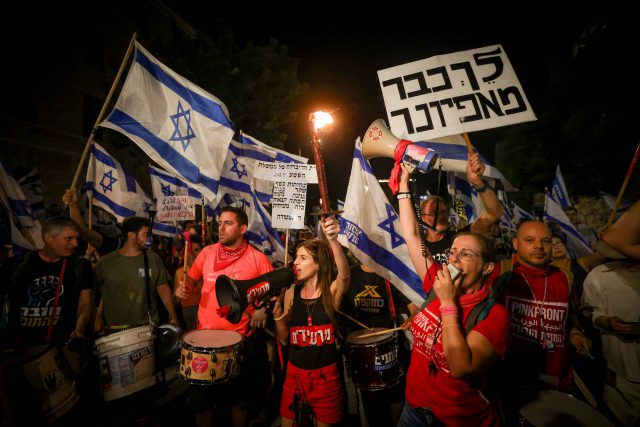 ההפגנה מול הכנסת (חיים גולדברג/פלאש90)