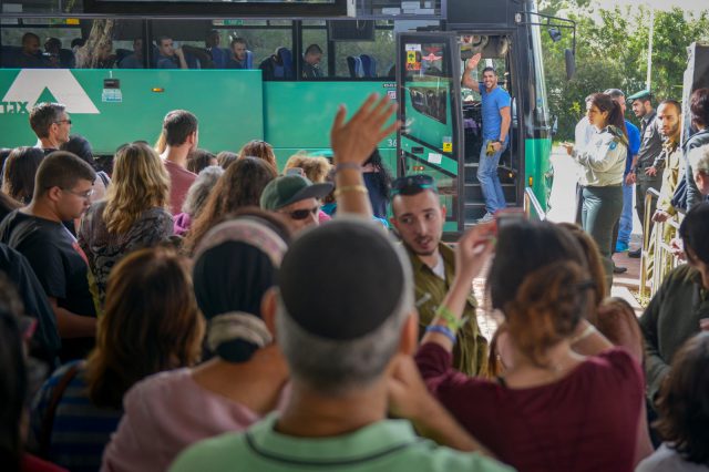 בצל משבר הסרבנות: גיוס מחזור הלוחמים יוצא לדרך