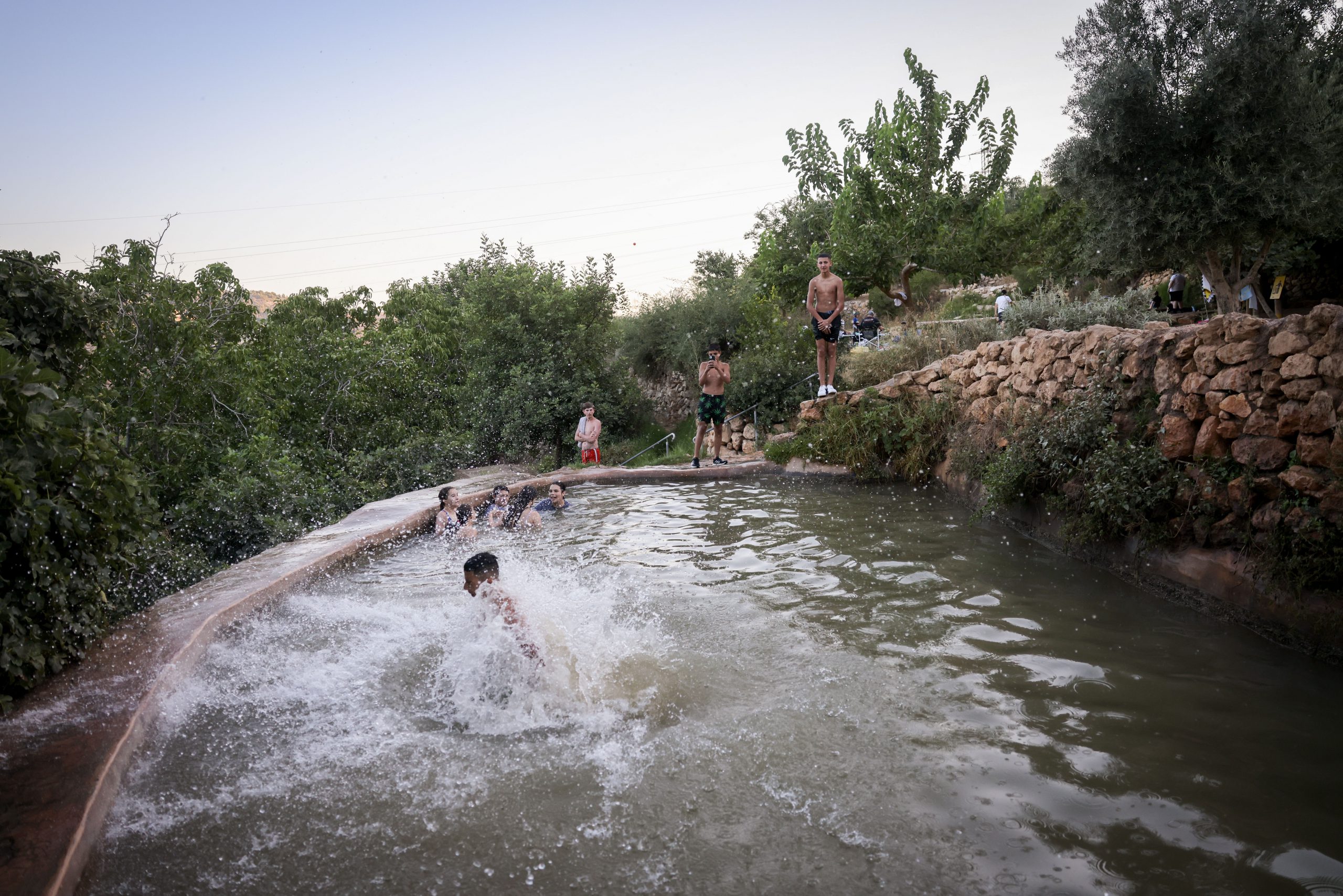 השרה הודיעה על הפרדה במעיינות. אז מה מעכב?