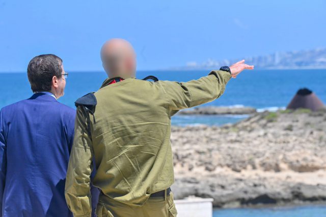 הרצוג בבסיס שייטת 13: "להשאיר את צה"ל מאוחד"
