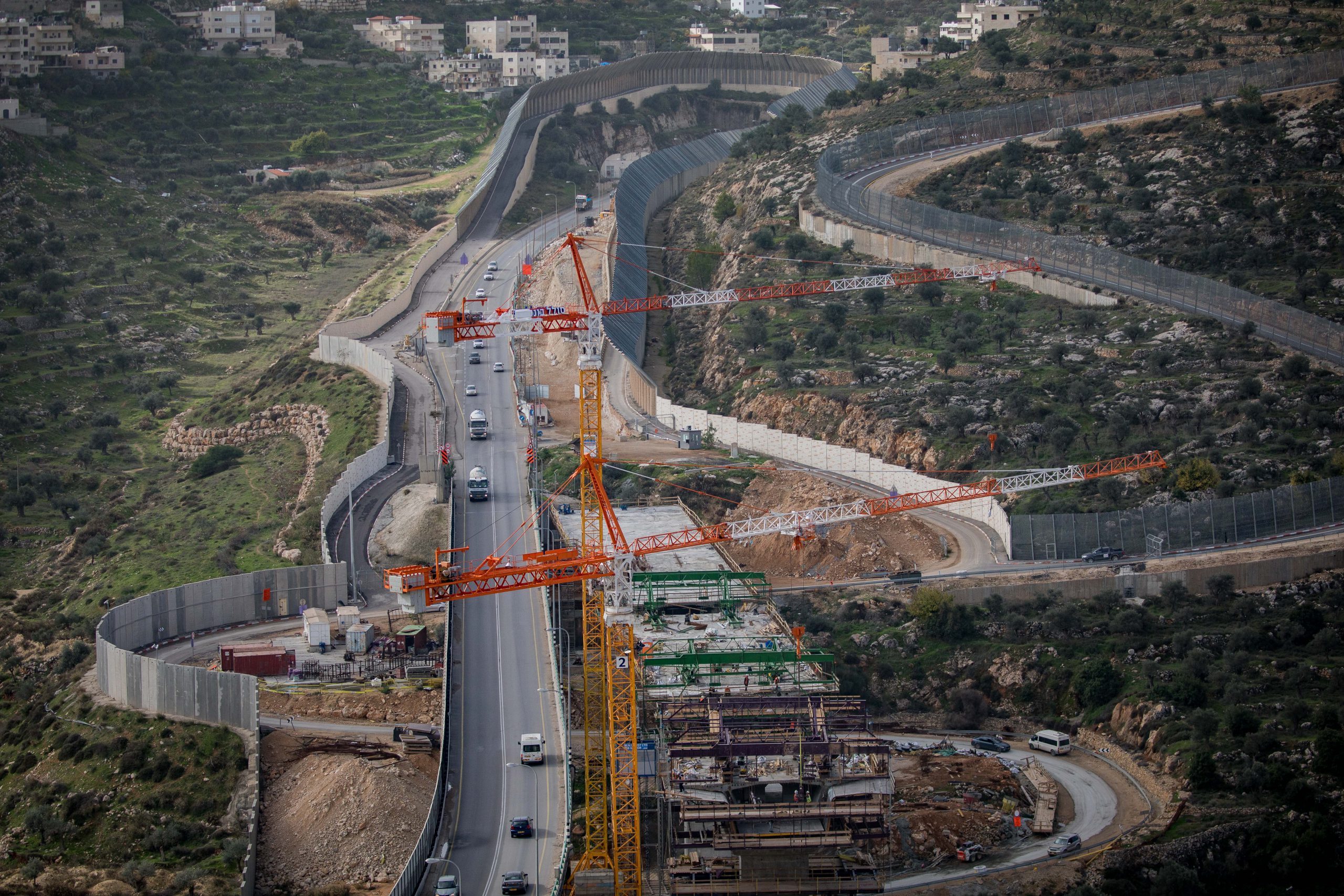אירוע ירי בכביש המנהרות: צעיר כבן 20 נפצע בינוני