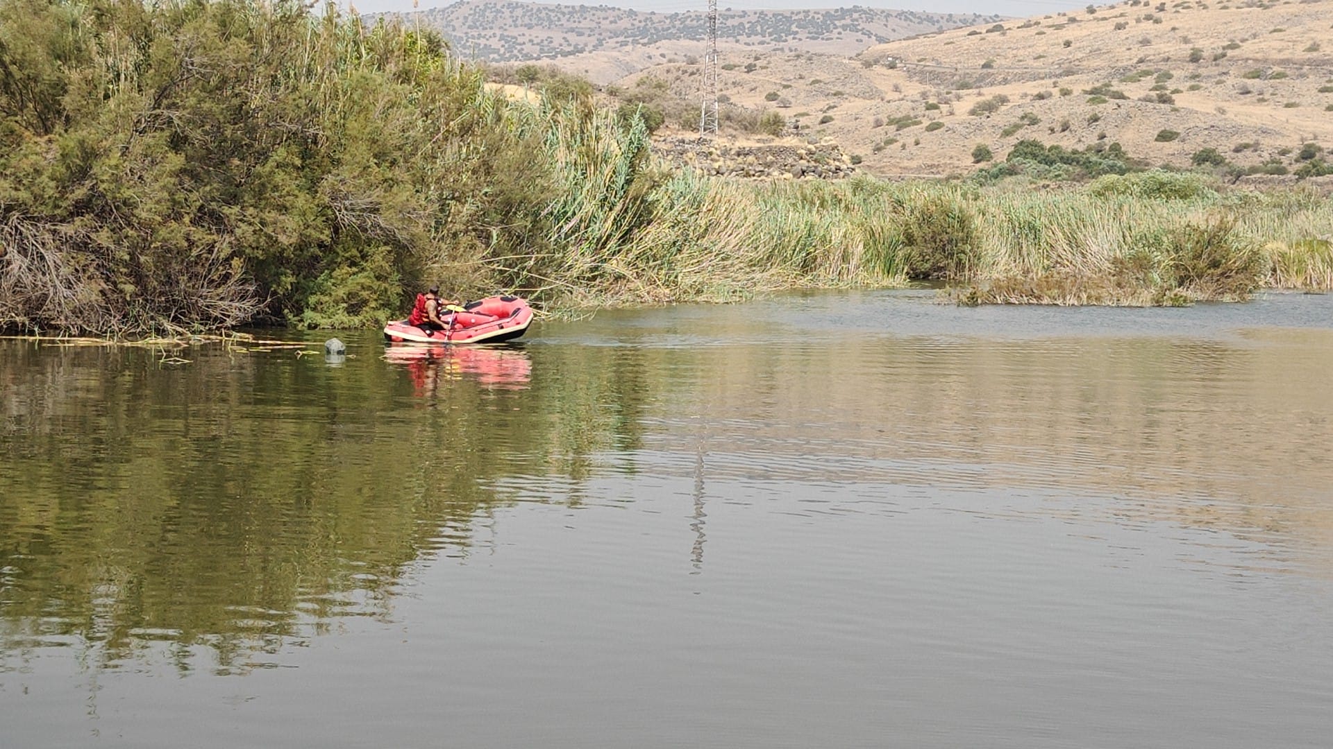 חשש לטביעה: חיפושים אחר צעיר בן 18 באגם בגולן