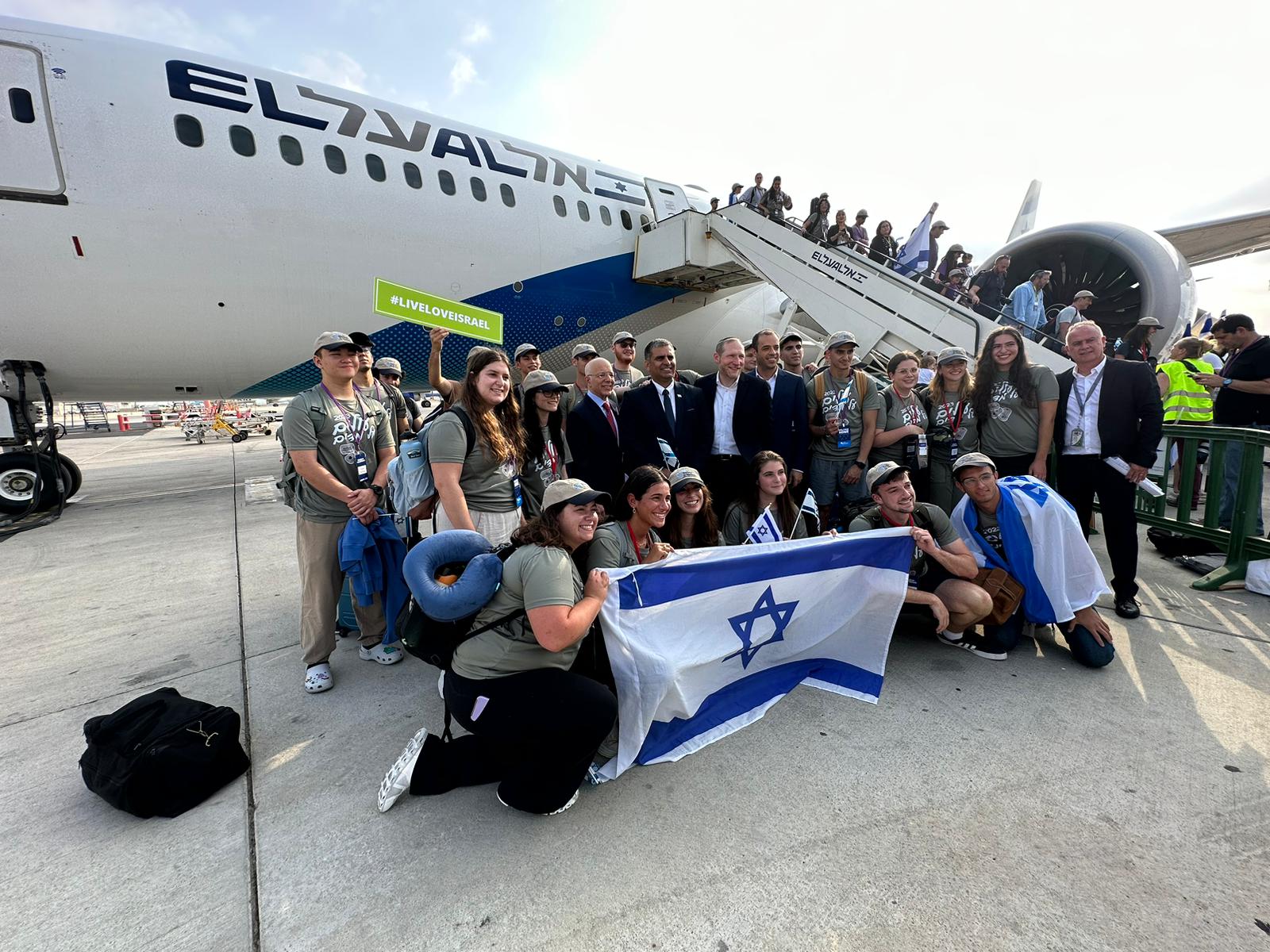 ברוכים הבאים: כ-215 עולים חדשים נחתו מצפון אמריקה