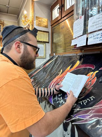 (ללא קרדיט)