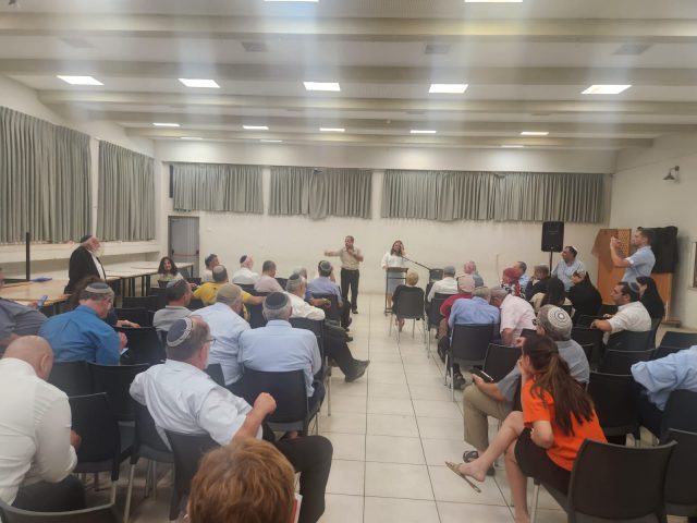 מרכז הבית היהודי אישר את ההסכם לפירוק המפלגה