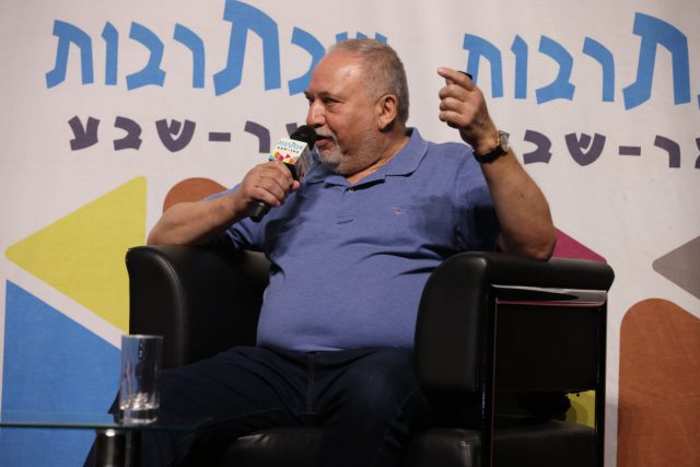 ליברמן נגד ההצעות של גנץ ולפיד: "התחכמויות"