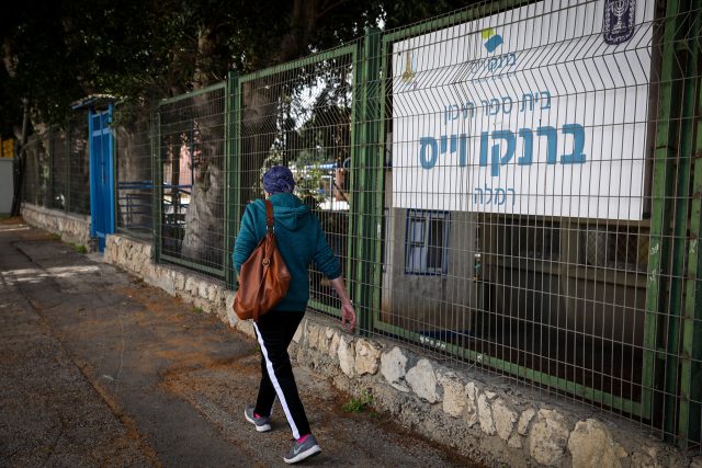 "להגיע הכי רחוק": חילי טרופר על התלמידים שלו