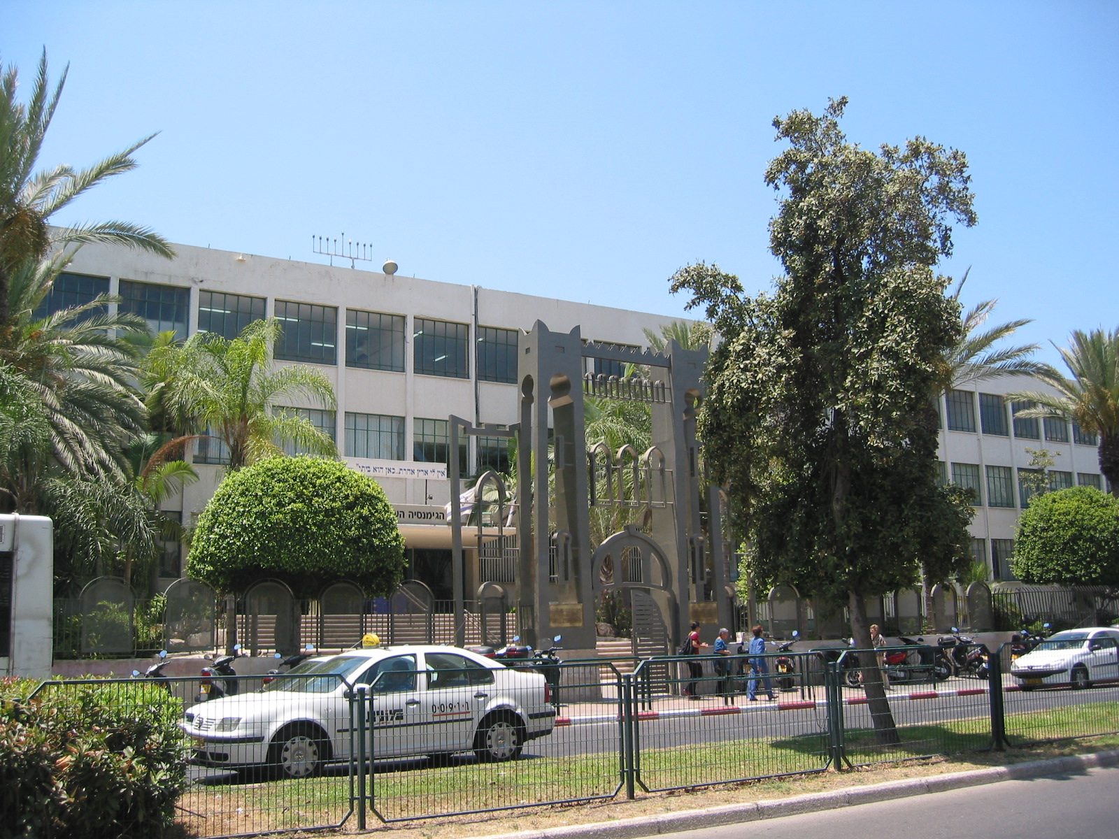 אחרי ביטול אירוע סרבנות; מנהל הגימנסיה התפטר