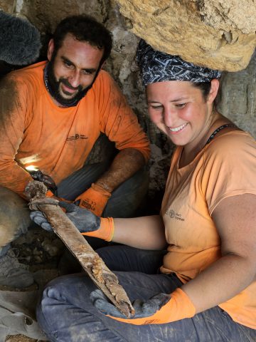 מדהים: חרבות ממרד בר כוכבא אותרו בעין גדי