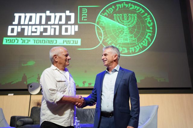 ברנע עם פרופ׳ דני זמיר בנו של ראש המוסד לשעבר צבי זמיר (ללא קרדיט)