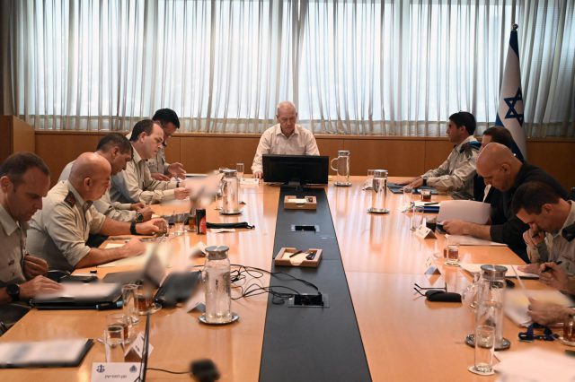 גלנט בהערכת מצב לקראת החגים: "אל תנסו אותנו"