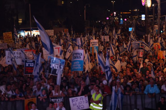 אלפי מפגינים בעצרת הימין: "לא ייקחו לנו את הקול"