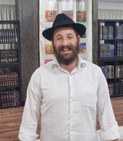 הרב זושא ניימארק (צילום מסך: בית חב"ד איה נאפה)