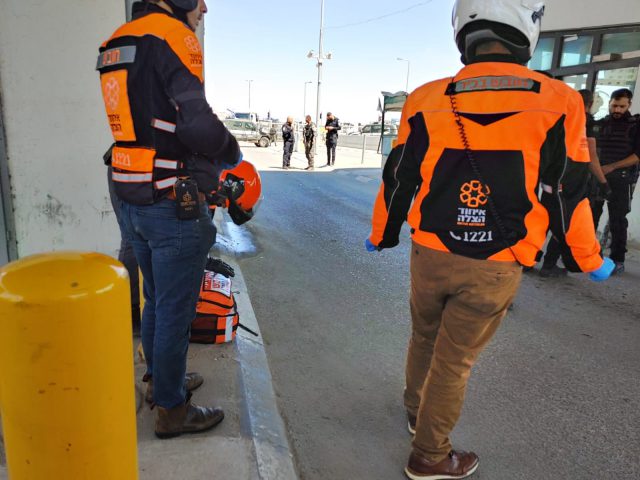 פיגוע דריסה במחסום קלנדיה: מאבטח נפצע קל