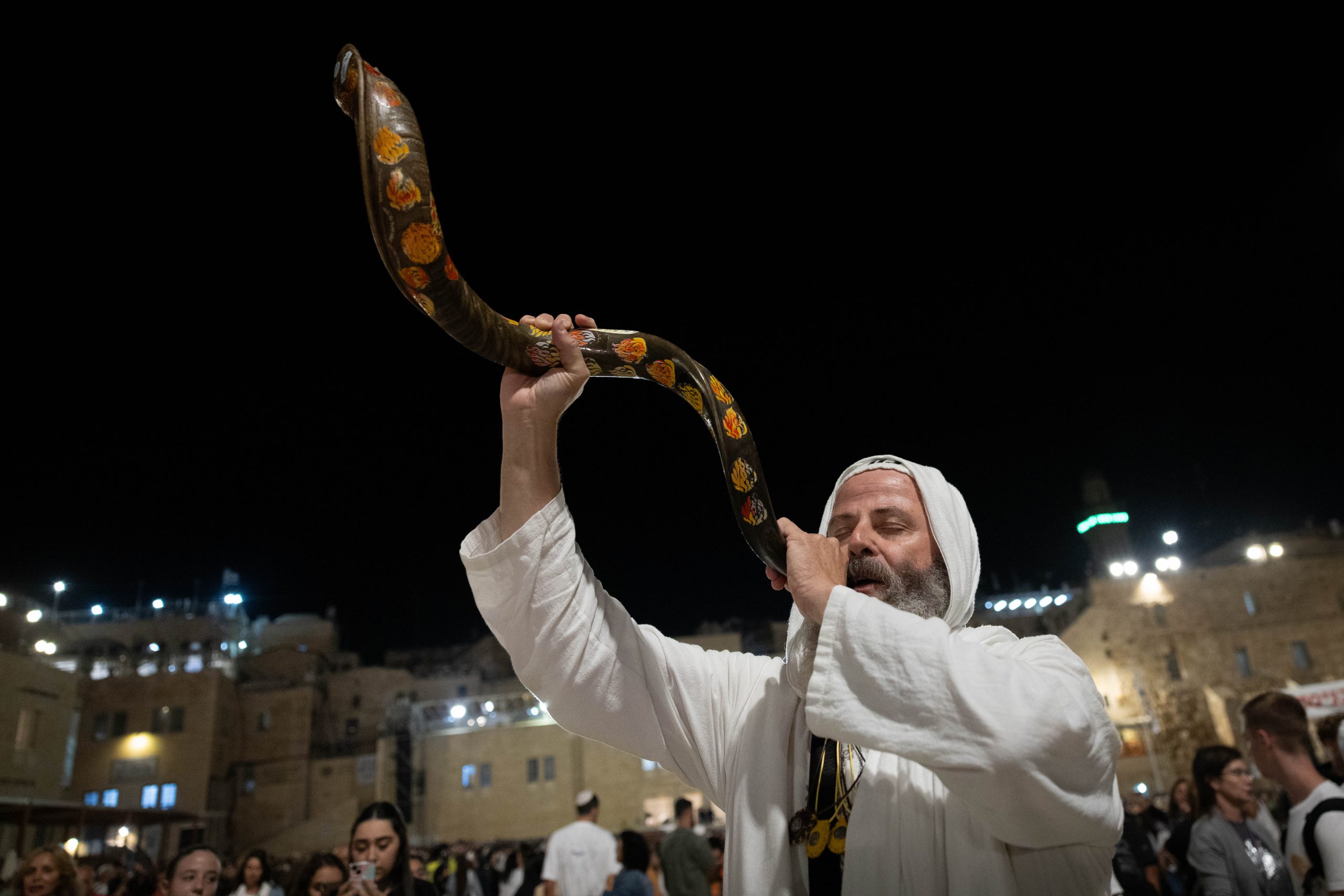 רגע לפני השקט: עם ישראל נערך ליום הכיפורים