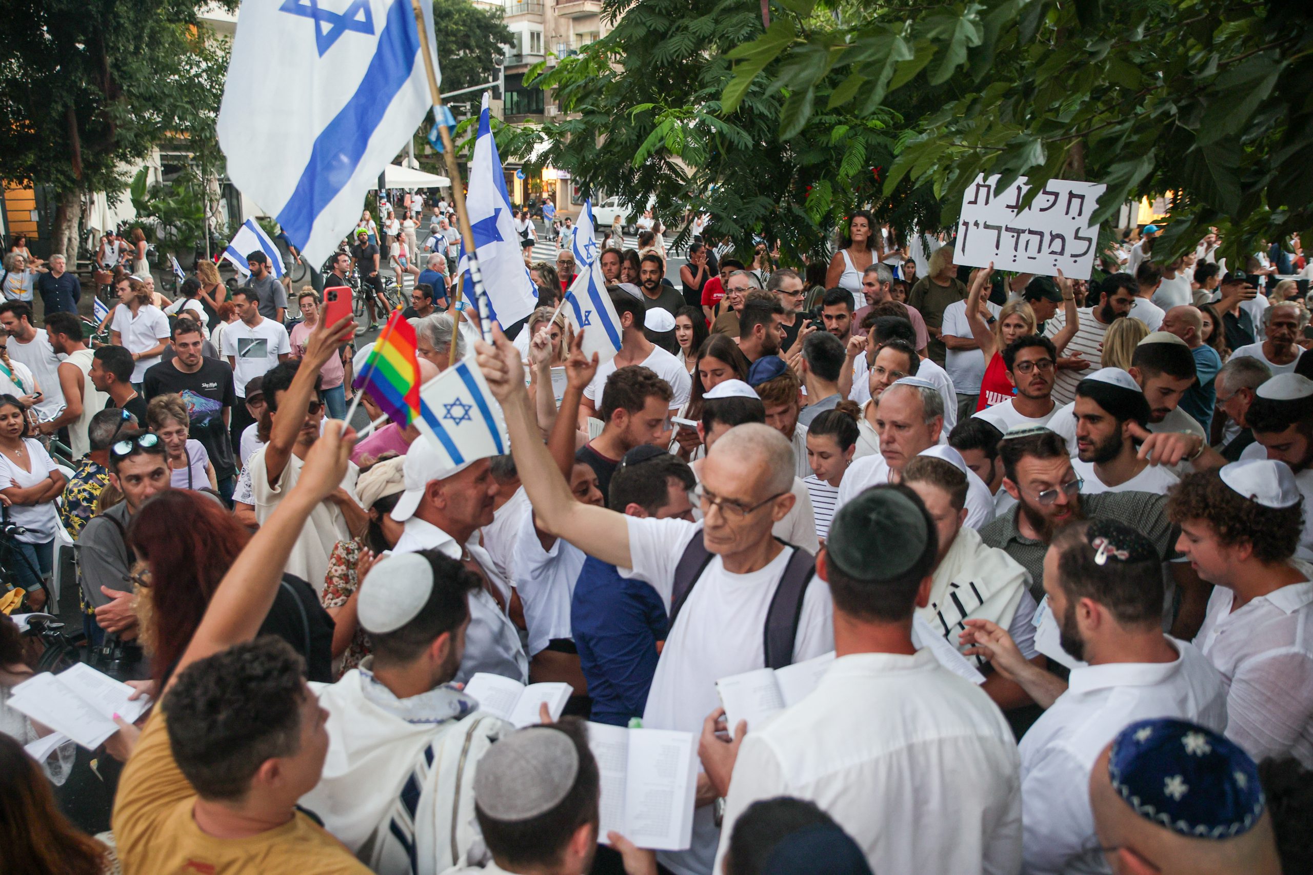 המחאות בתפילת יום הכיפורים בכיכר דיזנגוף