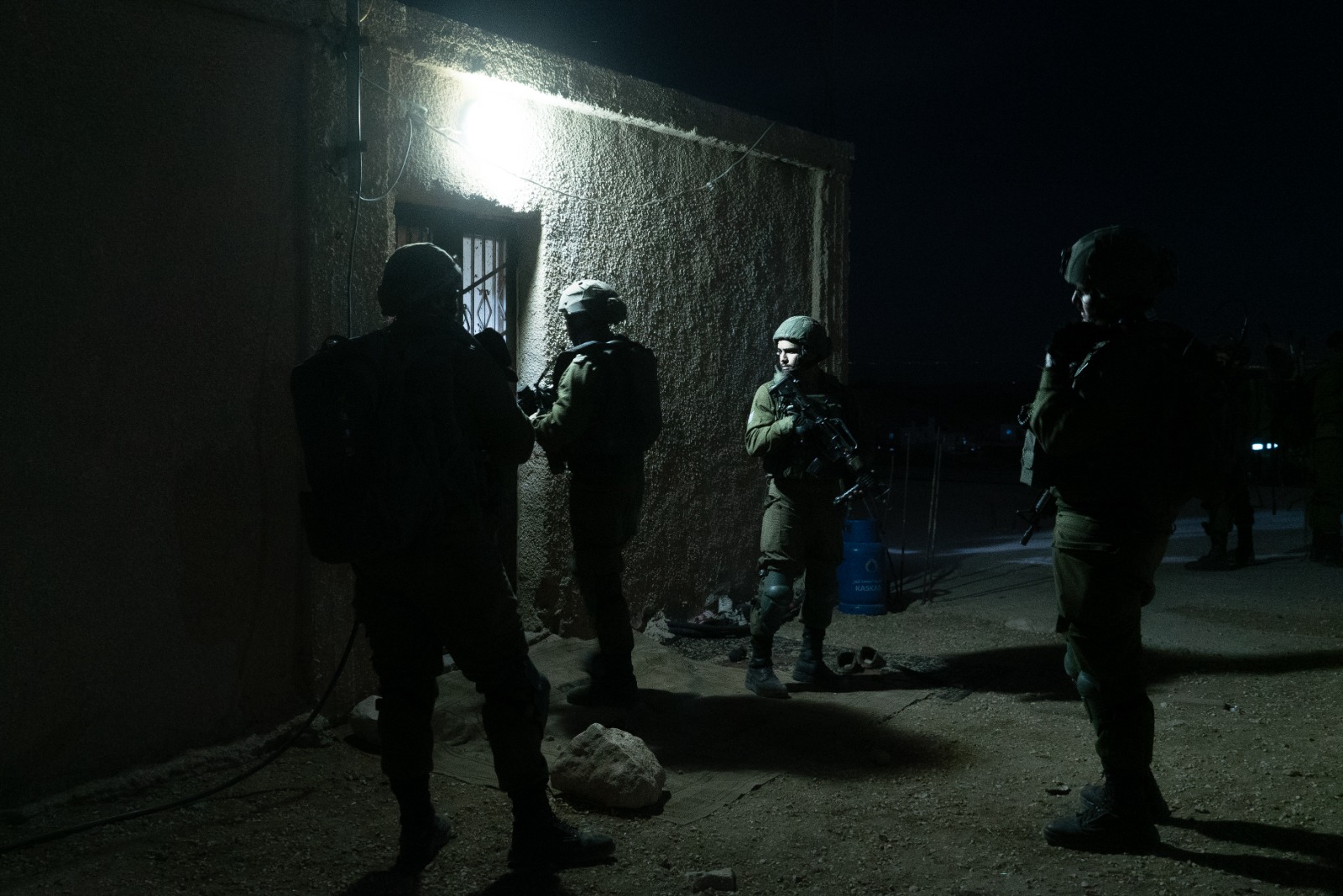 13 מבוקשים נעצרו ביו"ש, כלי נשק הוחרמו בחברון