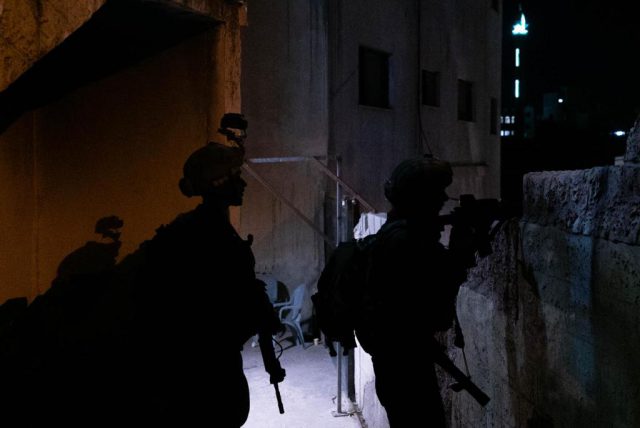 כוננות שיא באיו"ש: 15 מבוקשים נעצרו. צפו בתיעוד