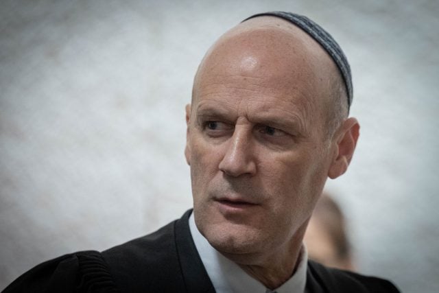 בשורה טובה לראבילו: נקבע הרכב בג"ץ שידון בעתירות נגדו