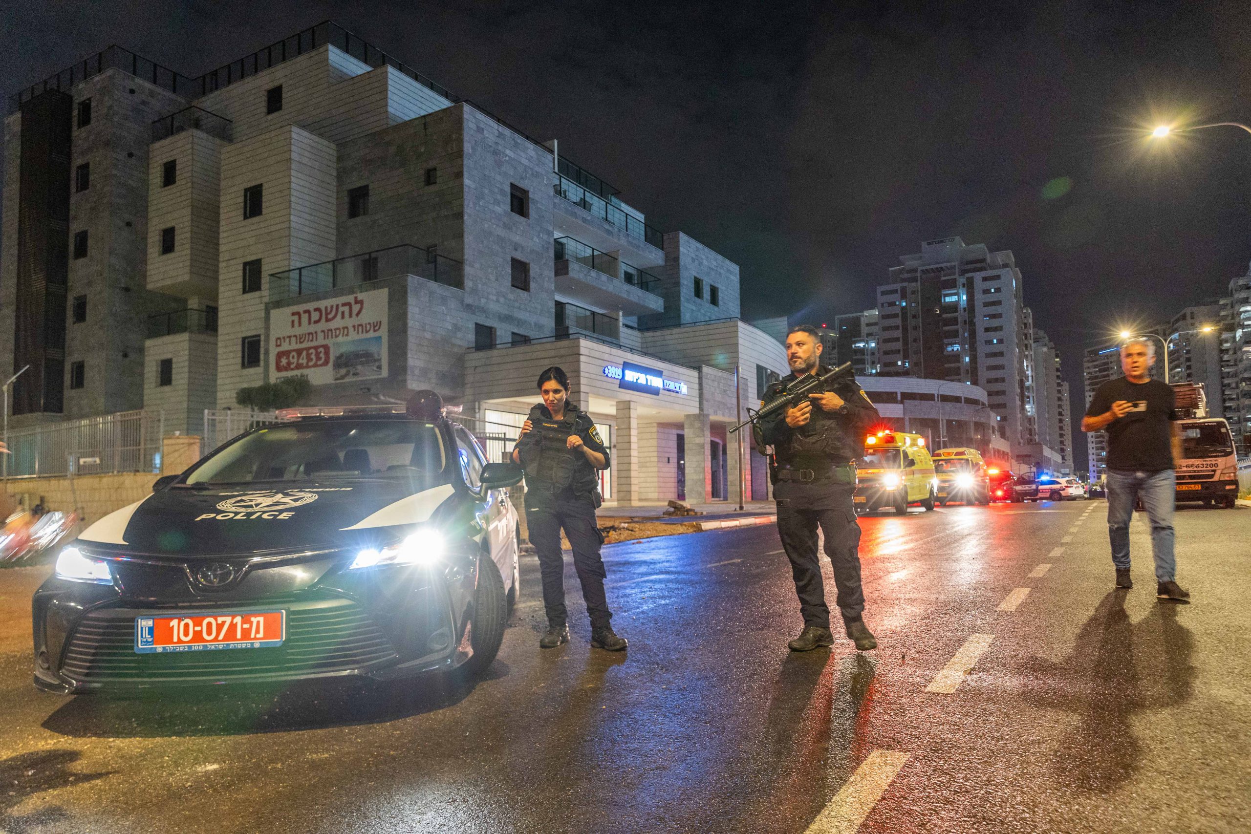המשטרה חוקרת: בדיחה בין חברים שנגמרה בדקירה