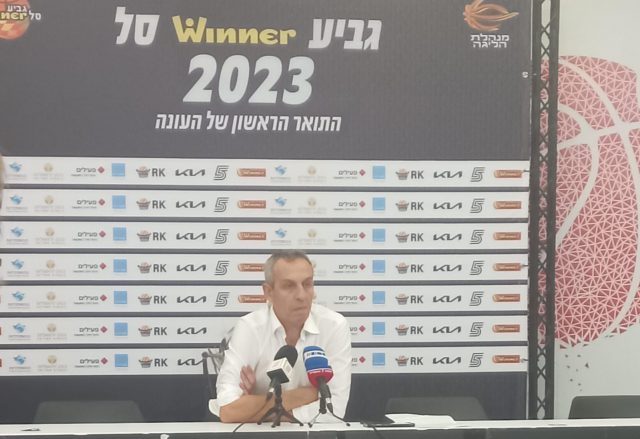 קטש במסיבת העיתונאים