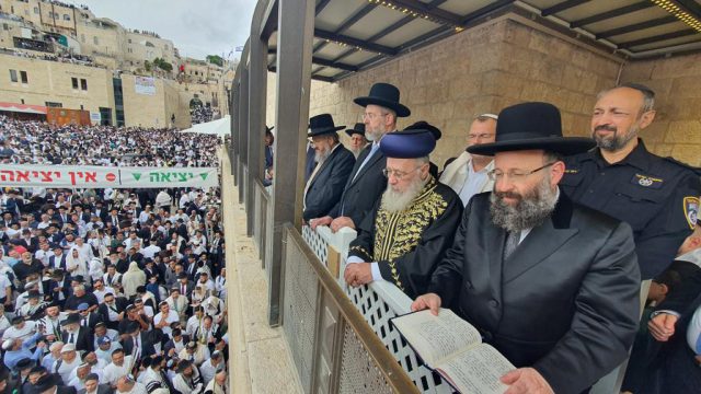 תיעוד מרהיב: עשרות אלפים בברכת הכהנים בכותל